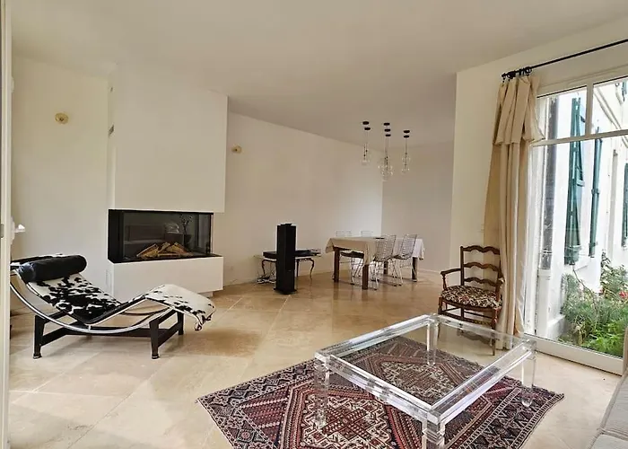 Feriehus Maison Familiale, 3 Chambres, Jardin, Au Calme *